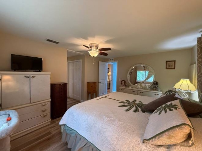 5824 Camelot Drive South, Sarasota, Florida 34233, 2 Bedrooms Bedrooms, ,2 BathroomsBathrooms,Mobile/manufactured,For Sale,Camelot Drive South,11803970
