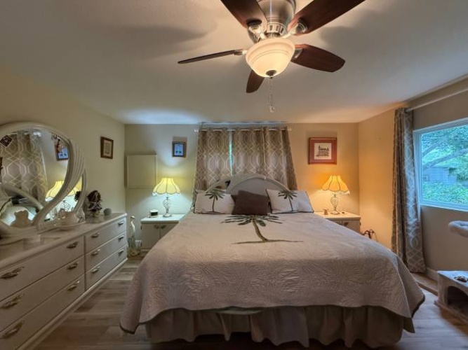 5824 Camelot Drive South, Sarasota, Florida 34233, 2 Bedrooms Bedrooms, ,2 BathroomsBathrooms,Mobile/manufactured,For Sale,Camelot Drive South,11803970