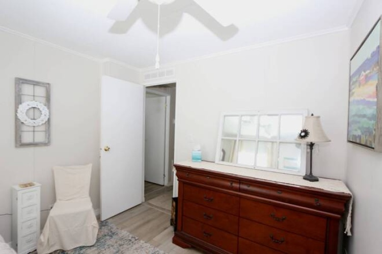 5226 Camelot Dr E, Sarasota, Florida 34233, 2 Bedrooms Bedrooms, ,2 BathroomsBathrooms,Mobile/manufactured,For Sale,Camelot Dr E,11623678