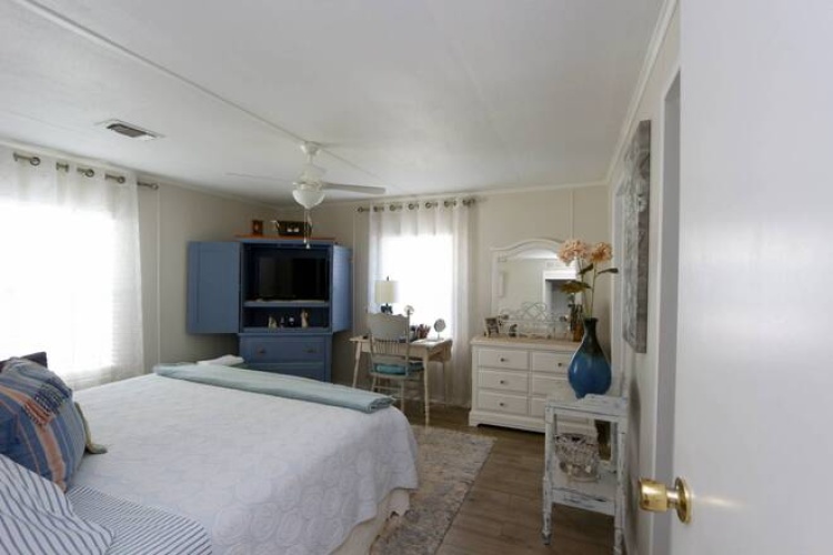5226 Camelot Dr E, Sarasota, Florida 34233, 2 Bedrooms Bedrooms, ,2 BathroomsBathrooms,Mobile/manufactured,For Sale,Camelot Dr E,11623678