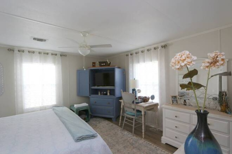 5226 Camelot Dr E, Sarasota, Florida 34233, 2 Bedrooms Bedrooms, ,2 BathroomsBathrooms,Mobile/manufactured,For Sale,Camelot Dr E,11623678