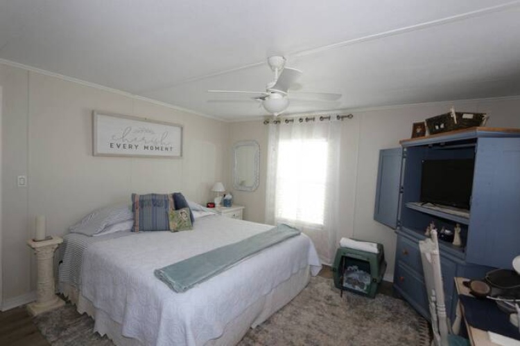 5226 Camelot Dr E, Sarasota, Florida 34233, 2 Bedrooms Bedrooms, ,2 BathroomsBathrooms,Mobile/manufactured,For Sale,Camelot Dr E,11623678