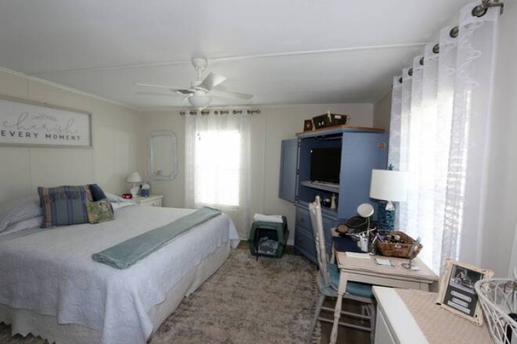 5226 Camelot Dr E, Sarasota, Florida 34233, 2 Bedrooms Bedrooms, ,2 BathroomsBathrooms,Mobile/manufactured,For Sale,Camelot Dr E,11623678