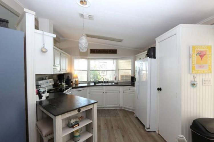 5226 Camelot Dr E, Sarasota, Florida 34233, 2 Bedrooms Bedrooms, ,2 BathroomsBathrooms,Mobile/manufactured,For Sale,Camelot Dr E,11623678