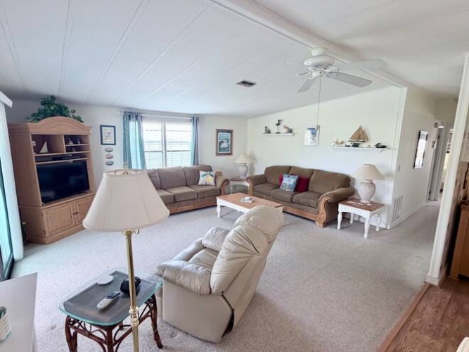 10057 Mission Hills Ct., North Fort Myers, Florida 33903, 2 Bedrooms Bedrooms, ,2 BathroomsBathrooms,Mobile/manufactured,For Sale,Mission Hills Ct.,11833269
