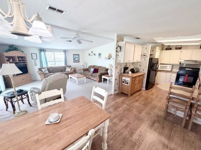 10057 Mission Hills Ct., North Fort Myers, Florida 33903, 2 Bedrooms Bedrooms, ,2 BathroomsBathrooms,Mobile/manufactured,For Sale,Mission Hills Ct.,11833269