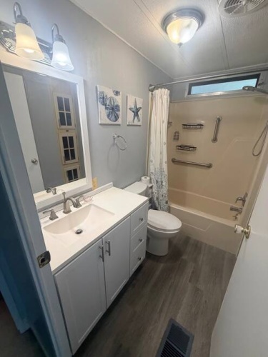 10010 Bay Hill Ct., North Fort Myers, Florida 33903, 2 Bedrooms Bedrooms, ,1 BathroomBathrooms,Mobile/manufactured,For Sale,Bay Hill Ct.,11873074