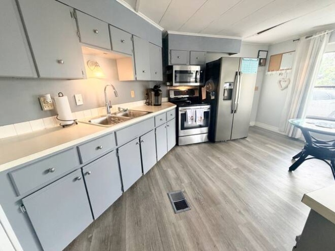 10010 Bay Hill Ct., North Fort Myers, Florida 33903, 2 Bedrooms Bedrooms, ,1 BathroomBathrooms,Mobile/manufactured,For Sale,Bay Hill Ct.,11873074