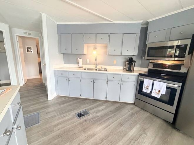 10010 Bay Hill Ct., North Fort Myers, Florida 33903, 2 Bedrooms Bedrooms, ,1 BathroomBathrooms,Mobile/manufactured,For Sale,Bay Hill Ct.,11873074