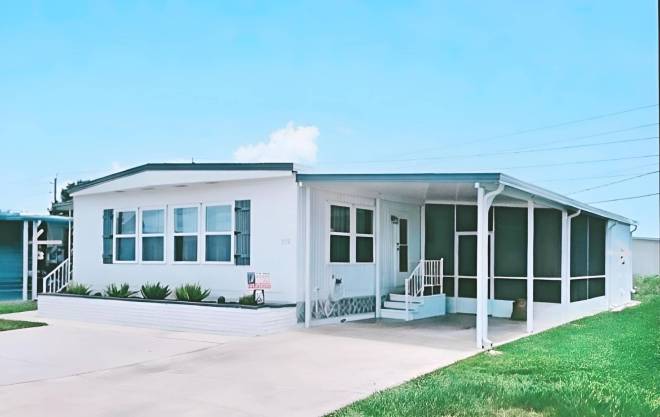 297 1st St East, Nokomis, Florida 34275, 2 Bedrooms Bedrooms, ,2 BathroomsBathrooms,Mobile/manufactured,For Sale,1st St East,11891979