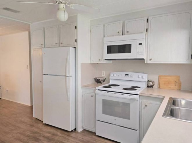 297 1st St East, Nokomis, Florida 34275, 2 Bedrooms Bedrooms, ,2 BathroomsBathrooms,Mobile/manufactured,For Sale,1st St East,11891979