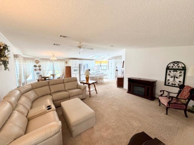 10836 Meadows Ct., North Fort Myers, Florida 33903, 2 Bedrooms Bedrooms, ,2 BathroomsBathrooms,Mobile/manufactured,For Sale,Meadows Ct.,11898030