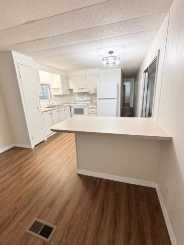 2752 Vine Lane, Sebring, Florida 33870, 2 Bedrooms Bedrooms, ,1 BathroomBathrooms,Mobile/manufactured,For Sale,Vine Lane,11958380