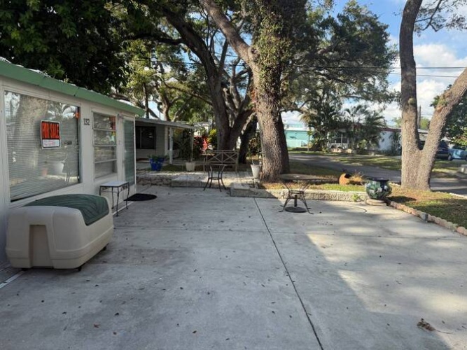2320 BeeRidge Road #132, Sarasota, Florida 34239, 1 Bedroom Bedrooms, ,1 BathroomBathrooms,Mobile/manufactured,For Sale,BeeRidge Road,12003614