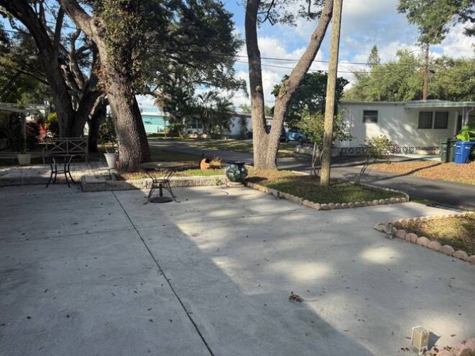 2320 BeeRidge Road #132, Sarasota, Florida 34239, 1 Bedroom Bedrooms, ,1 BathroomBathrooms,Mobile/manufactured,For Sale,BeeRidge Road,12003614