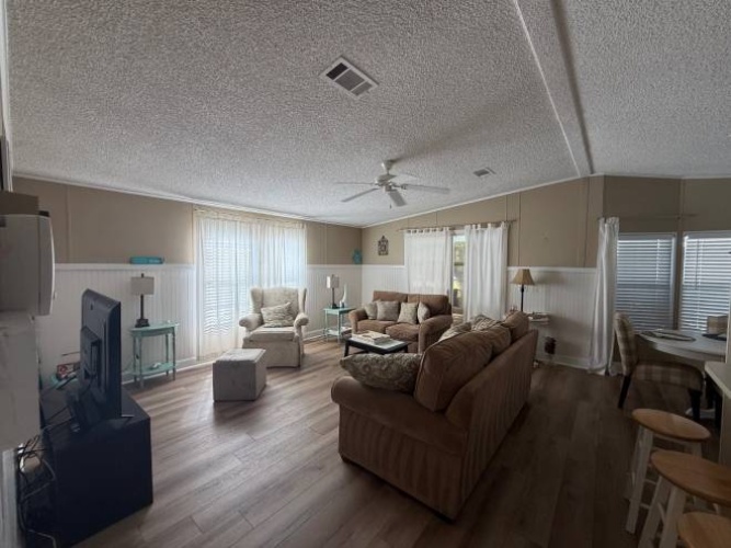 6493 Wakefield Ln, Sarasota, Florida 34241, 2 Bedroom Bedrooms, ,2 BathroomBathrooms,Mobile/manufactured,For Sale,Wakefield Ln,12005445