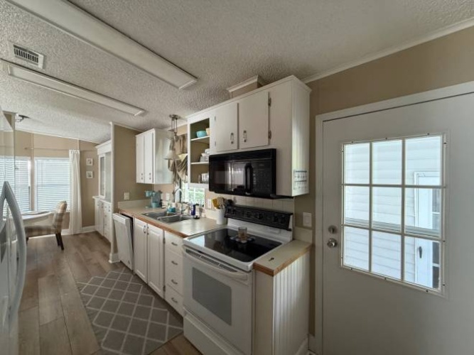 6493 Wakefield Ln, Sarasota, Florida 34241, 2 Bedroom Bedrooms, ,2 BathroomBathrooms,Mobile/manufactured,For Sale,Wakefield Ln,12005445