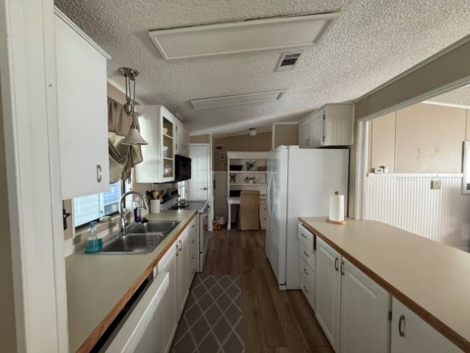 6493 Wakefield Ln, Sarasota, Florida 34241, 2 Bedroom Bedrooms, ,2 BathroomBathrooms,Mobile/manufactured,For Sale,Wakefield Ln,12005445