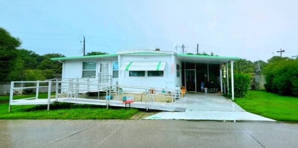 100 Circle Drive, Nokomis, Florida 34275, 1 Bedroom Bedrooms, ,1 BathroomBathrooms,Mobile/manufactured,For Sale,Circle Drive,12024357