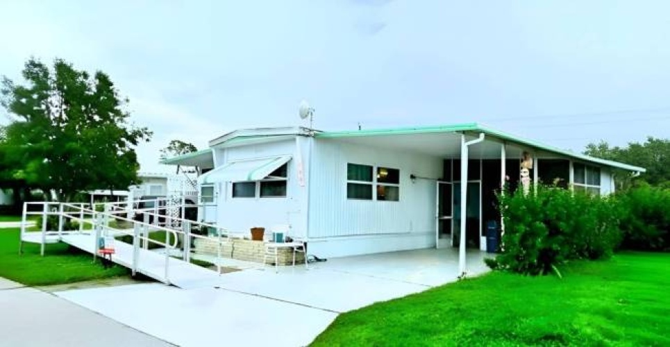 100 Circle Drive, Nokomis, Florida 34275, 1 Bedroom Bedrooms, ,1 BathroomBathrooms,Mobile/manufactured,For Sale,Circle Drive,12024357