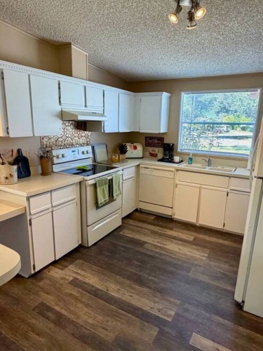 19822 Diamond Hill Ct. #16-I, North Fort Myers, Florida 33903, 2 Bedroom Bedrooms, 9 Room Rooms,2 BathroomBathrooms,Mobile/manufactured,For Sale,Diamond Hill Ct.,12038272