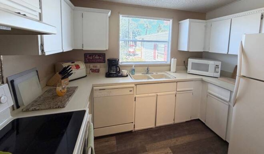 19822 Diamond Hill Ct. #16-I, North Fort Myers, Florida 33903, 2 Bedroom Bedrooms, 9 Room Rooms,2 BathroomBathrooms,Mobile/manufactured,For Sale,Diamond Hill Ct.,12038272
